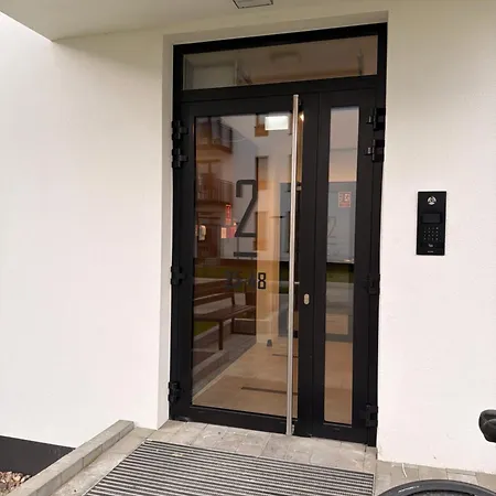 Nowoczesny W Centrum Balkon Parking